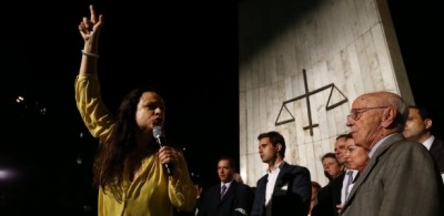 4.abr.2016 - Janaína Paschoal discursa a favor do impeachment na Faculdade de Direito da USP (Fabio Braga/Folhapress)