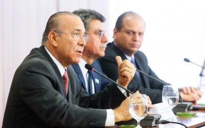 Os ministros Eliseu Padilha, Romero Jucá e Ricardo Barros respondem a questões da imprensa (Thiago Bernardes/Framephoto/Estadão Conteúdo - 1)