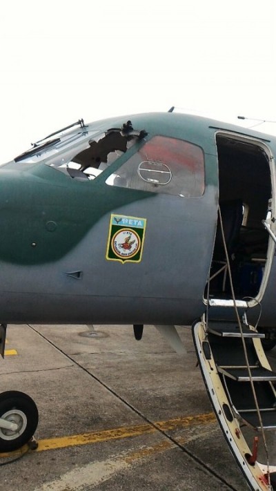 Avião da FAB colide com urubu em missão de lançamento de paraquedistas no Rio