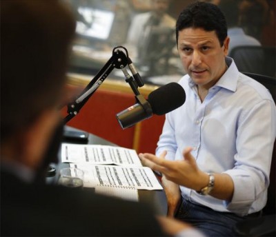 Ministro Bruno Araujo da entrevista para rádio Jornal (Diego Nigro/JC Imagem)