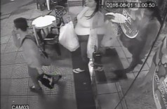 Câmeras de segurança flagraram toda a ação do trio que furtou loja (Reprodução)