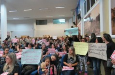 Na noite de segunda-feira educadores protestaram contra o prefeito durante a sessão da Câmara (Simted/Divulgação)