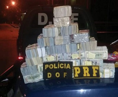 Dinheiro apreendido pela PRF ((Foto: Assessoria/PRF))