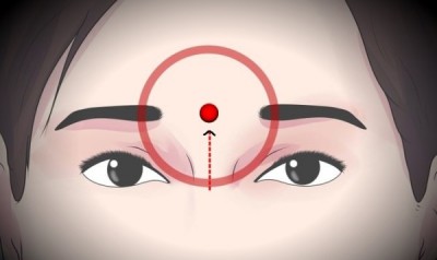 O que acontece se você massagear o centro da sua testa?