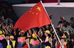 Bandeira da China usada na cerimônia de abertura causou polêmica (GETTY)