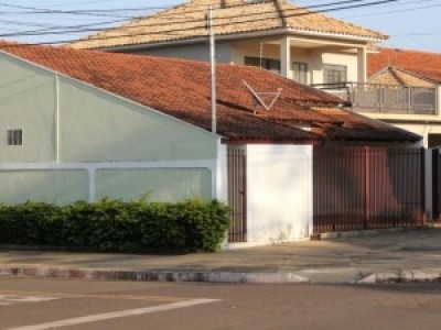 Hoje de manhã, os policiais amanheceram em uma casa na Rua Santana, em Campo Grande (Marcos Ermínio)
