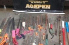 Armas artesanais foram apreendidas em posse dos presos em Dourados ((Foto: Divulgação/Agepen))
