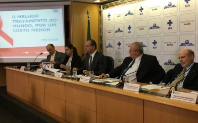 Ministro da Saúde, Ricardo Barros, durante coletiva para anunciar nova opção de tratamento para HIV ((Foto: Gabriel Luiz/G1))