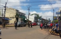 Atentado aconteceu em movimentada avenida no centro de Pedro Juan Caballero, cidade vizinha de Ponta Porã (Foto: Léo Veras)