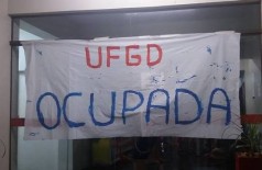 Ocupação da reitoria da UFGD aconteceu na noite de quarta-feira (Foto: Reprodução/Facebook)