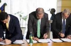 Assinatura do acordo para criar o programa habitacional exclusivo para militares (Foto: Agência Brasil)