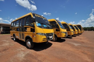 Ônibus de transporte escolar do município são conduzidos por motoristas terceirizados que têm salários atrasad... (Divulgação)