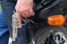 Ciclista de 34 anos é executado a tiros por dupla em moto