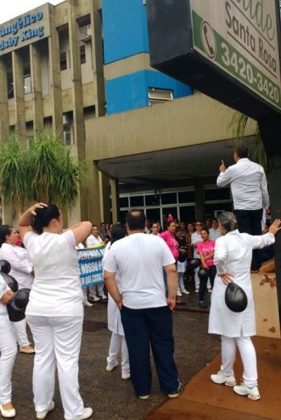 Manifestação realizada na última sexta-feira (9) no Hospital Evangélico. ((Foto: Divulgação/94FM))
