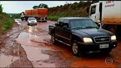 Maior parte das estradas do país tem problemas de pavimento e sinalização
