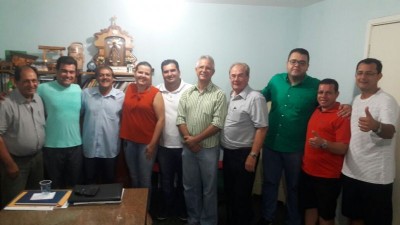 Vereadores que apoiam a nova Mesa Diretora, faltando apenas Juarez do Esporte que não pode comparecer. Além do... ((Foto: Divulgação/94FM))