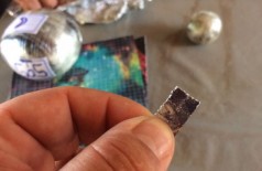 Micropontos de LSD e bolas de haxixe foram apreendidos pelo DOF (Foto: Divulgação/DOF)