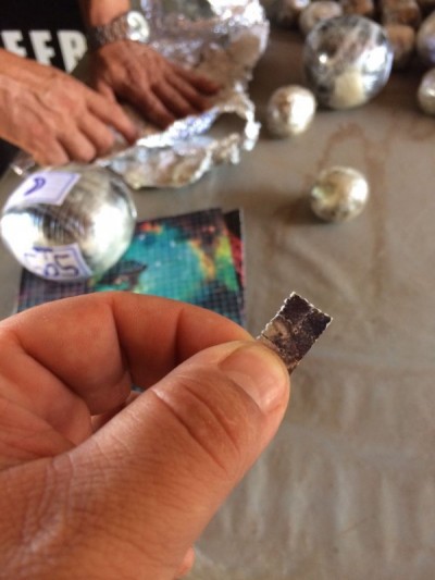 Micropontos de LSD e bolas de haxixe foram apreendidos pelo DOF (Foto: Divulgação/DOF)