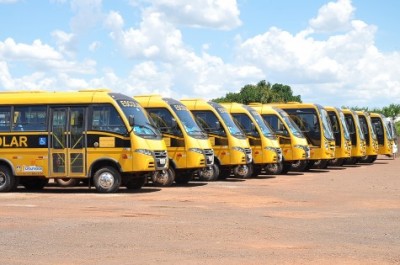 No primeiro dia de aula, os alunos chegaram no local para esperar o ônibus, às 04h, porém, o veículo não passo... ((Foto: Divulgação))