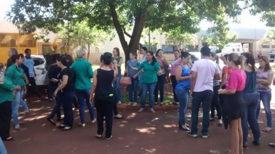 Funcionários recepcionistas do HU de Dourados fazem paralisação por falta de pagamento