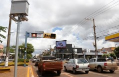 Radares na Avenida Marcelino Pires funcionam desde o ano passado​ (Foto: A. Frota)