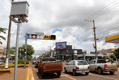 Radares na Avenida Marcelino Pires funcionam desde o ano passado​ (Foto: A. Frota)