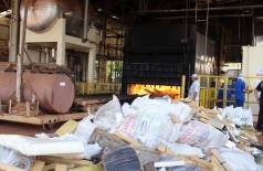 Drogas apreendidas na região foram incineradas em fornalha da JBS em Dourados (Foto: Divulgação/DOF)
