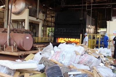 Drogas apreendidas na região foram incineradas em fornalha da JBS em Dourados (Foto: Divulgação/DOF)