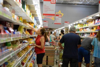 Alimentos, conta de luz e cigarros pressionam inflação, aponta FGV