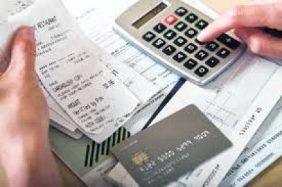 Mais de 30% dos consumidores ficaram com contas atrasadas em março