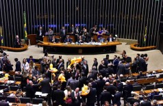 Sessão plenária da Câmara dos Deputados durante projeto de terceirização, em Brasília (Foto: Reprodução) ()