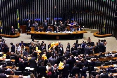 Sessão plenária da Câmara dos Deputados durante projeto de terceirização, em Brasília (Foto: Reprodução) ()