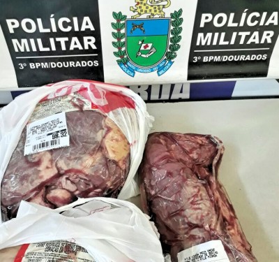 Homem é preso após tentar furtar carne de supermercado em Dourados (Foto: Divulgação/Polícia Militar) ()