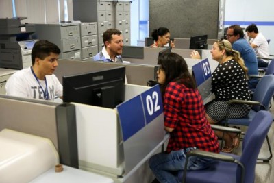 Agências da Caixa terão horário especial no fim de semana para saque das contas inativas do FGTS (Foto: Marce... ()