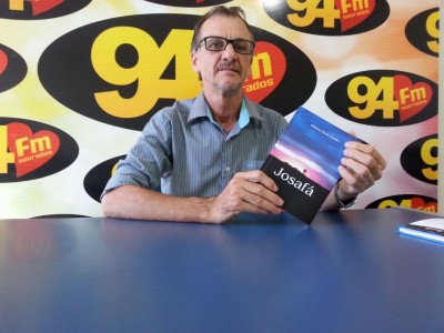 Escritor Elairton Paulo Gehlen lança seu livro Josafá na sexta-feira em Dourados (Foto: André Bento) ()