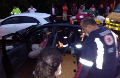 DOURADOS: Colisão entre dois veículos mata uma mulher e três ficam feridos, uma criança está em estado grave