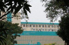 Fachada da Santa Casa, maior hospital de Mato Grosso do Sul (Foto: Alcides Neto) ()