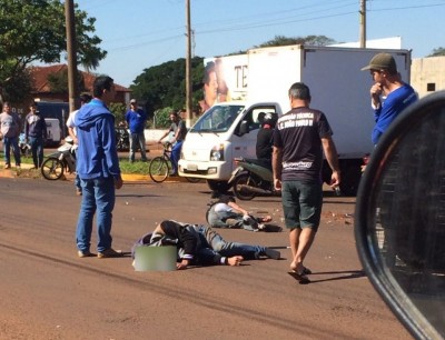 Vítimas de acidente ocorrido hoje em Dourados estava de moto (Foto: 94FM) ()