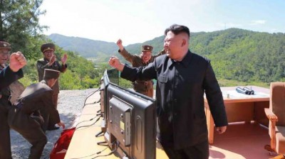 Kim Jong-un celebra o lançamento do míssil Hwasong-14 (Foto: El País) ()